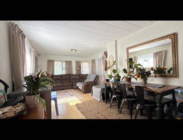 2 BEDROOM TOWNHOUSE FOR SALE IN GLENVISTA